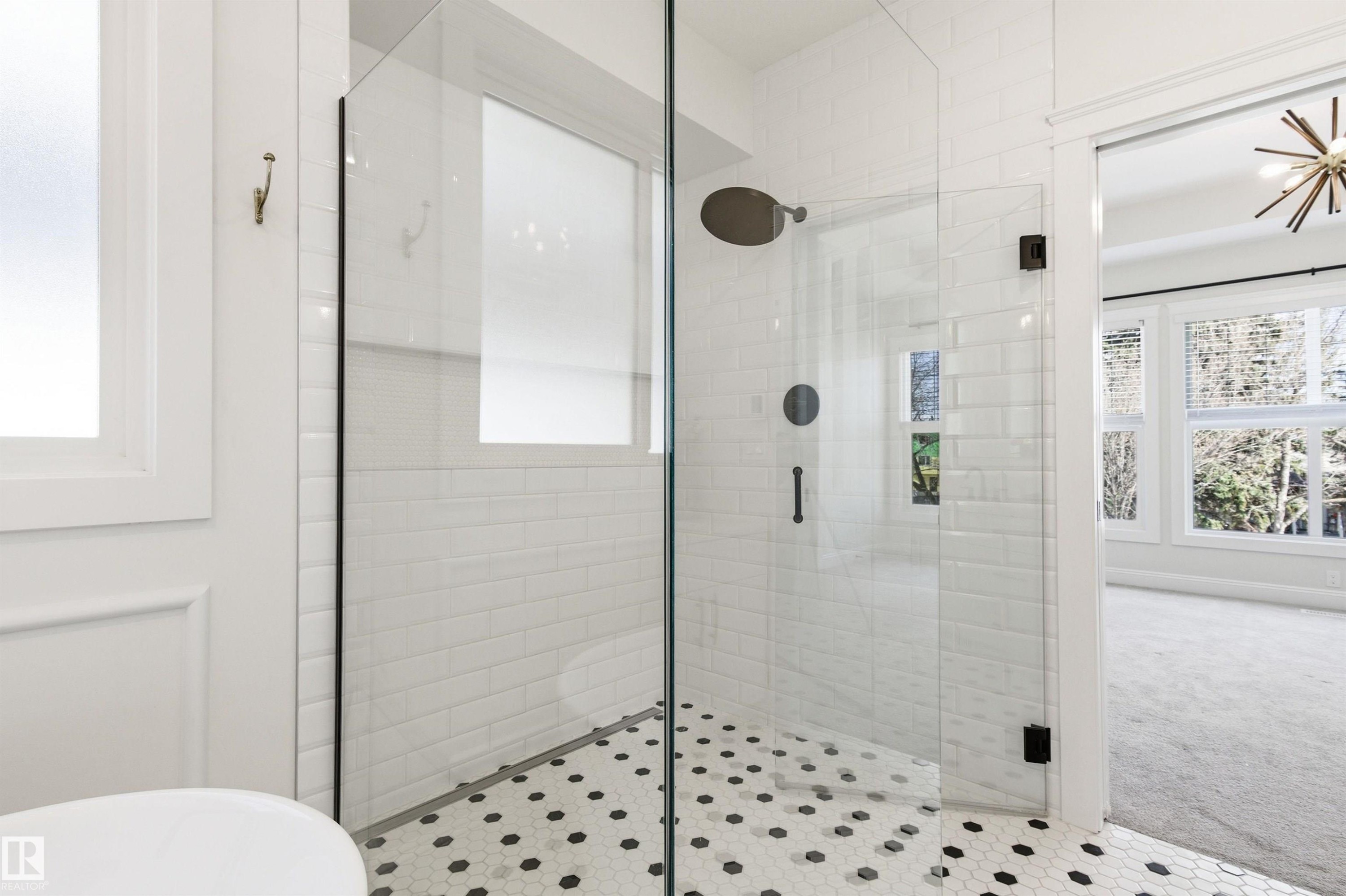












10430 143 Street

,
Edmonton,




AB
T5N 2S4

