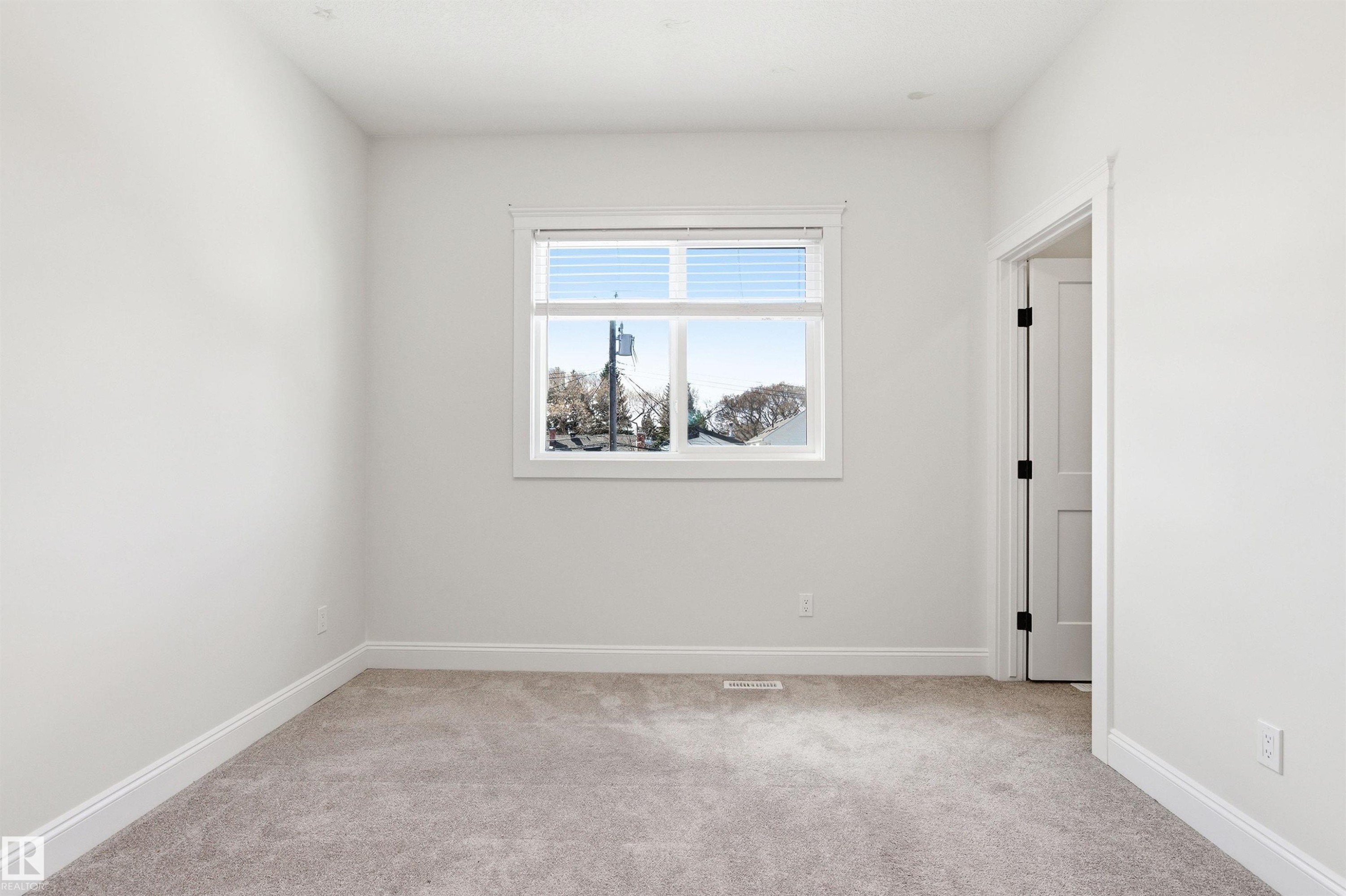 












10430 143 Street

,
Edmonton,




AB
T5N 2S4

