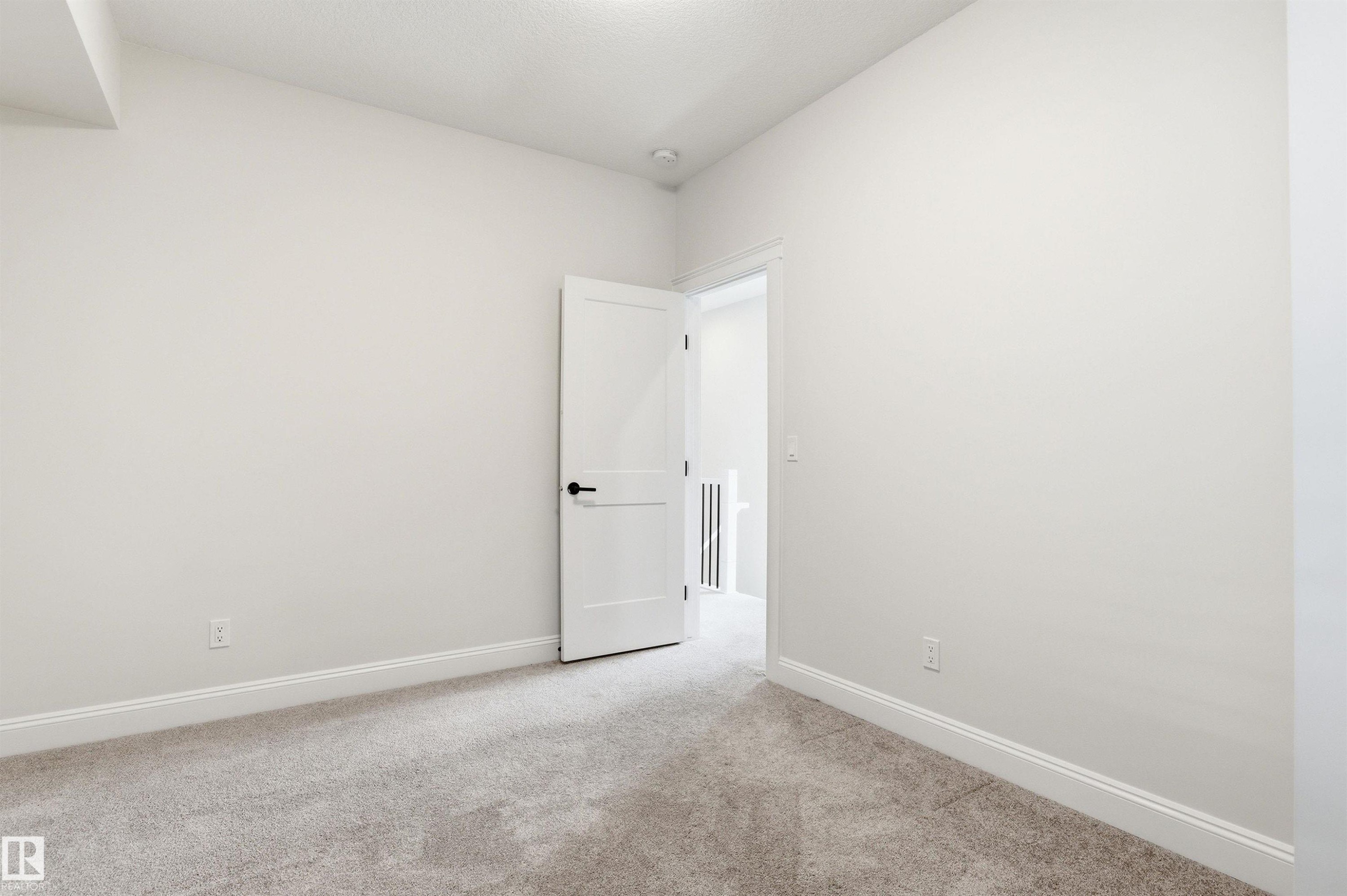 












10430 143 Street

,
Edmonton,




AB
T5N 2S4

