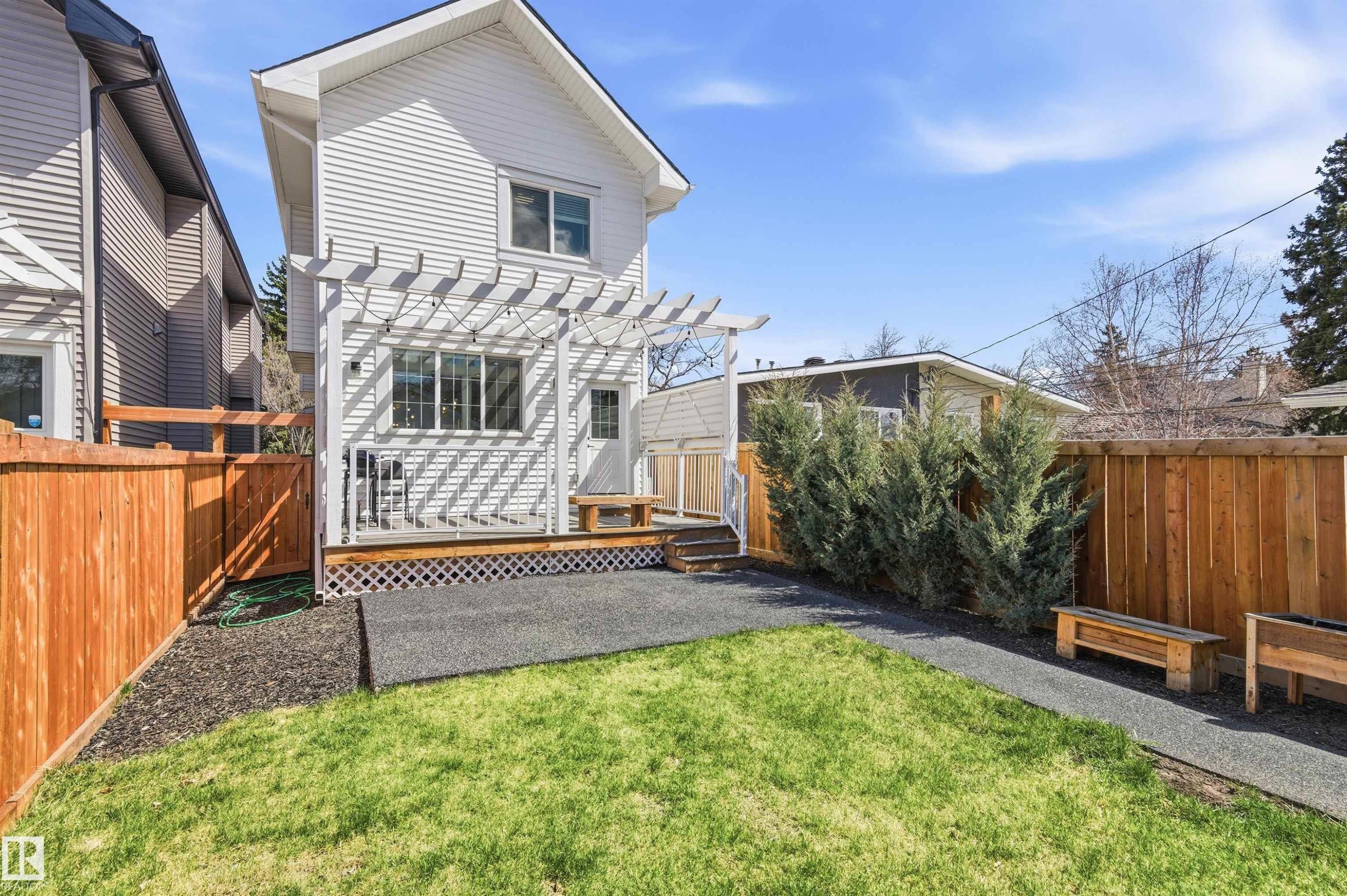












10430 143 Street

,
Edmonton,




AB
T5N 2S4

