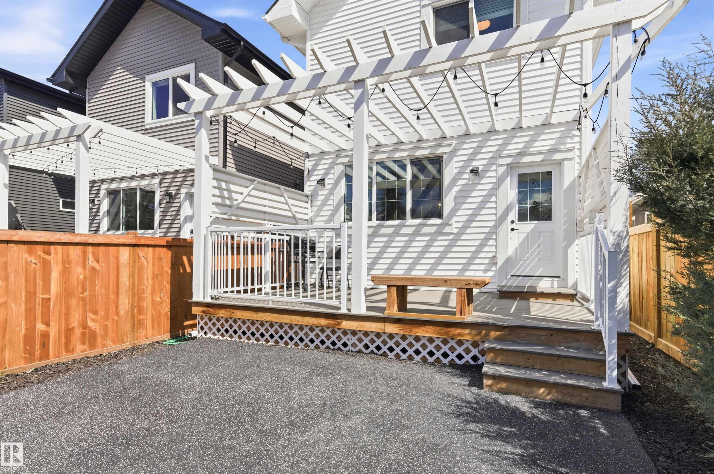 












10430 143 Street

,
Edmonton,




AB
T5N 2S4

