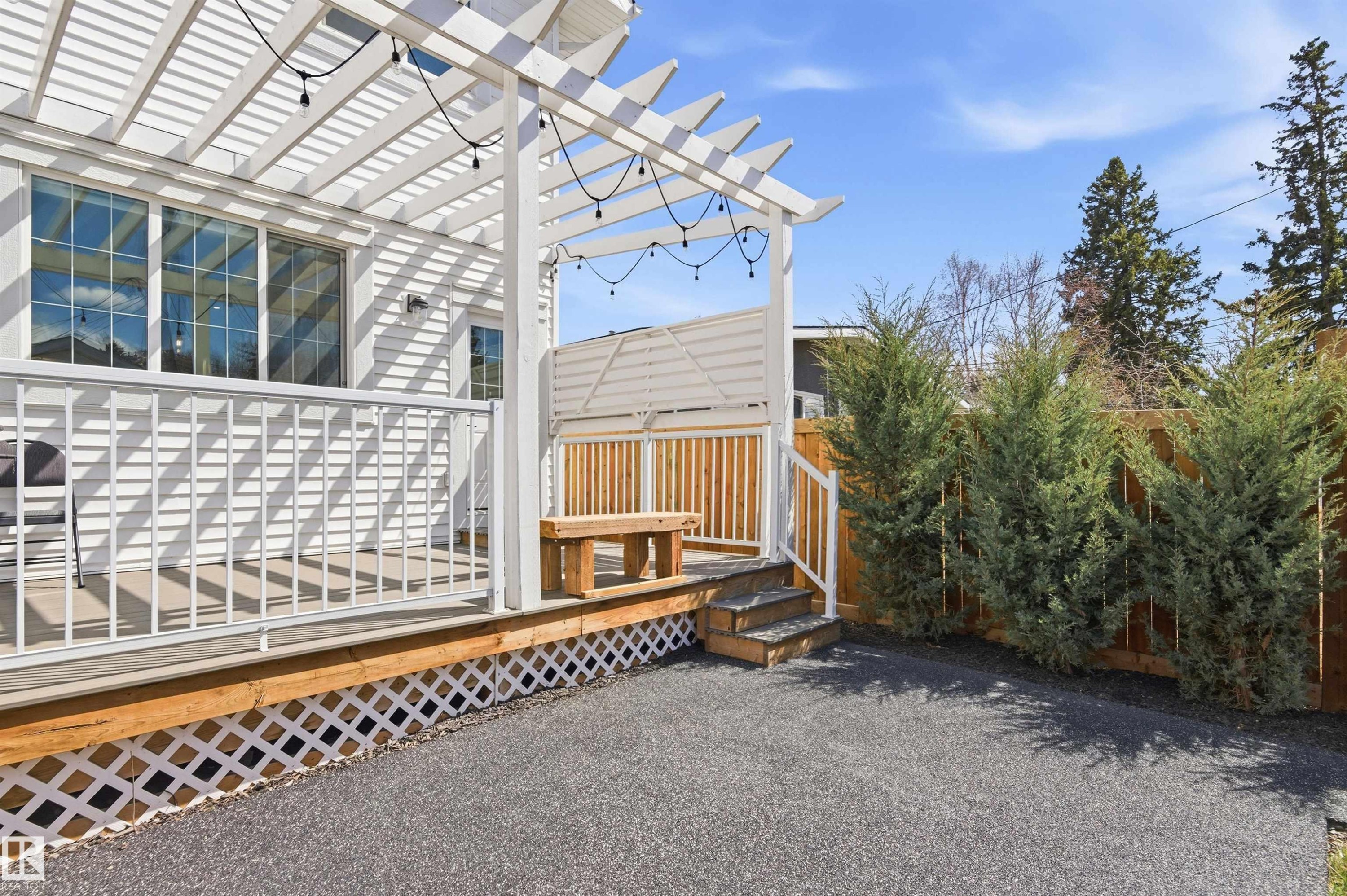 












10430 143 Street

,
Edmonton,




AB
T5N 2S4

