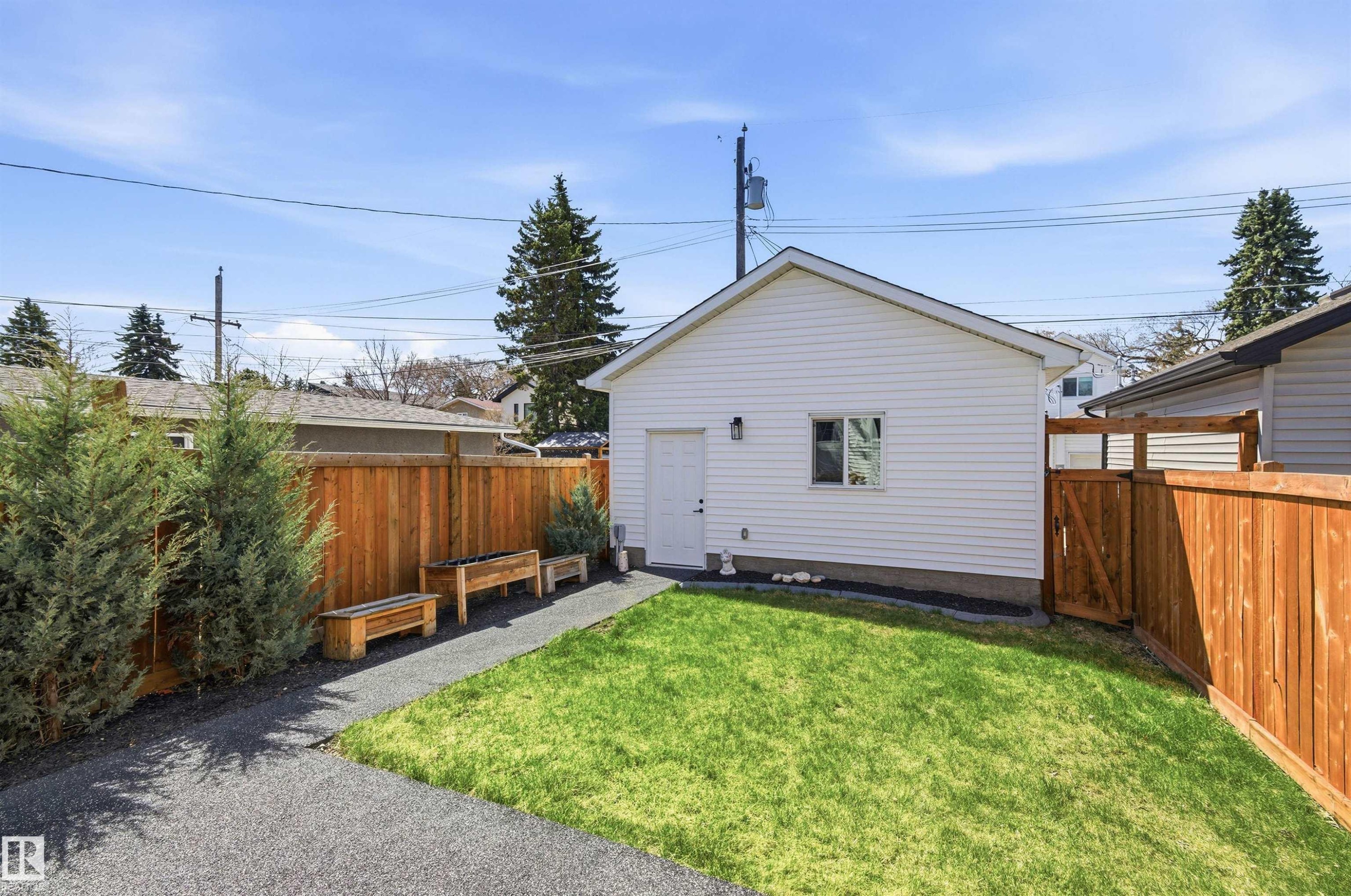












10430 143 Street

,
Edmonton,




AB
T5N 2S4

