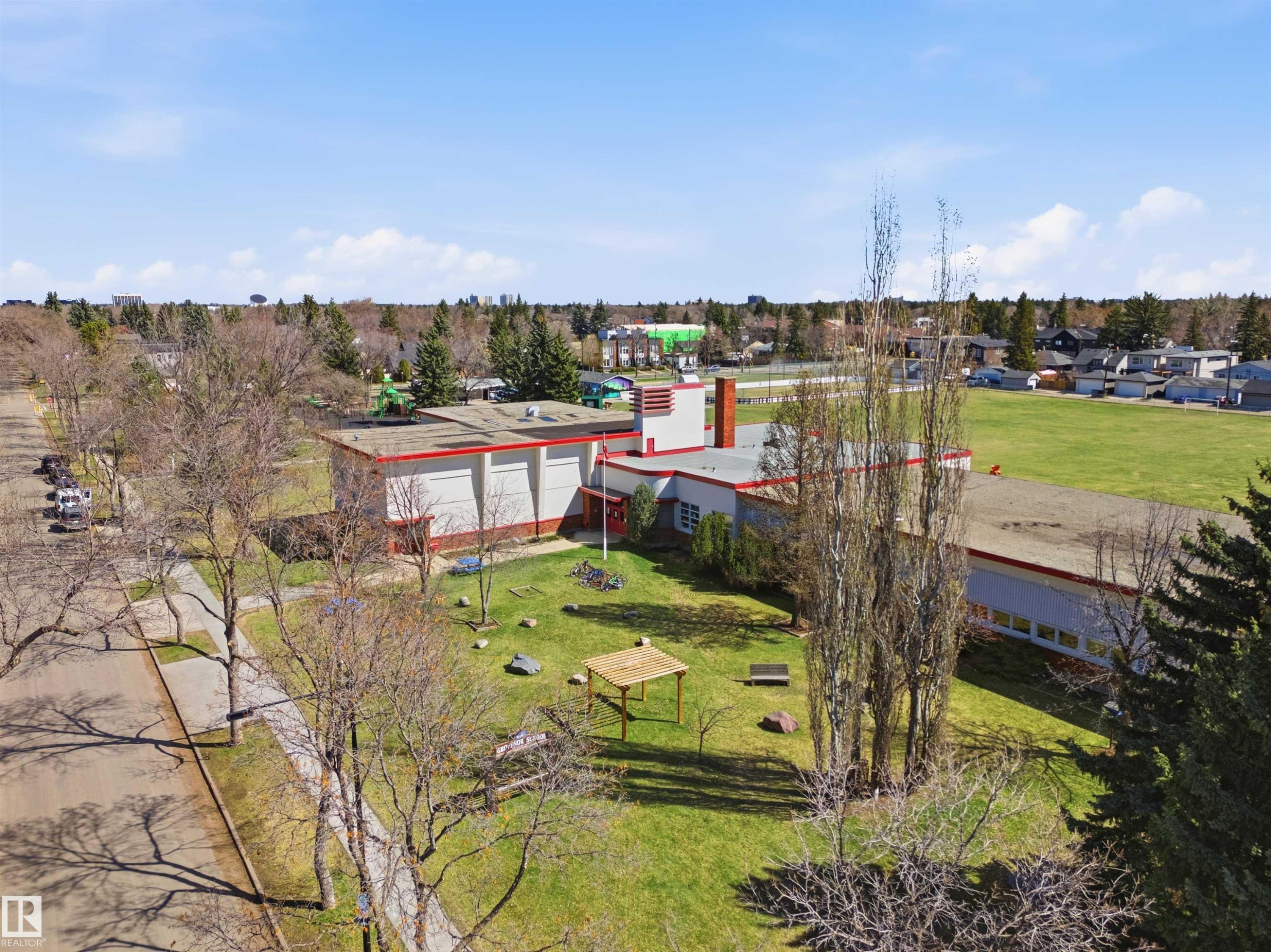 












10430 143 Street

,
Edmonton,




AB
T5N 2S4

