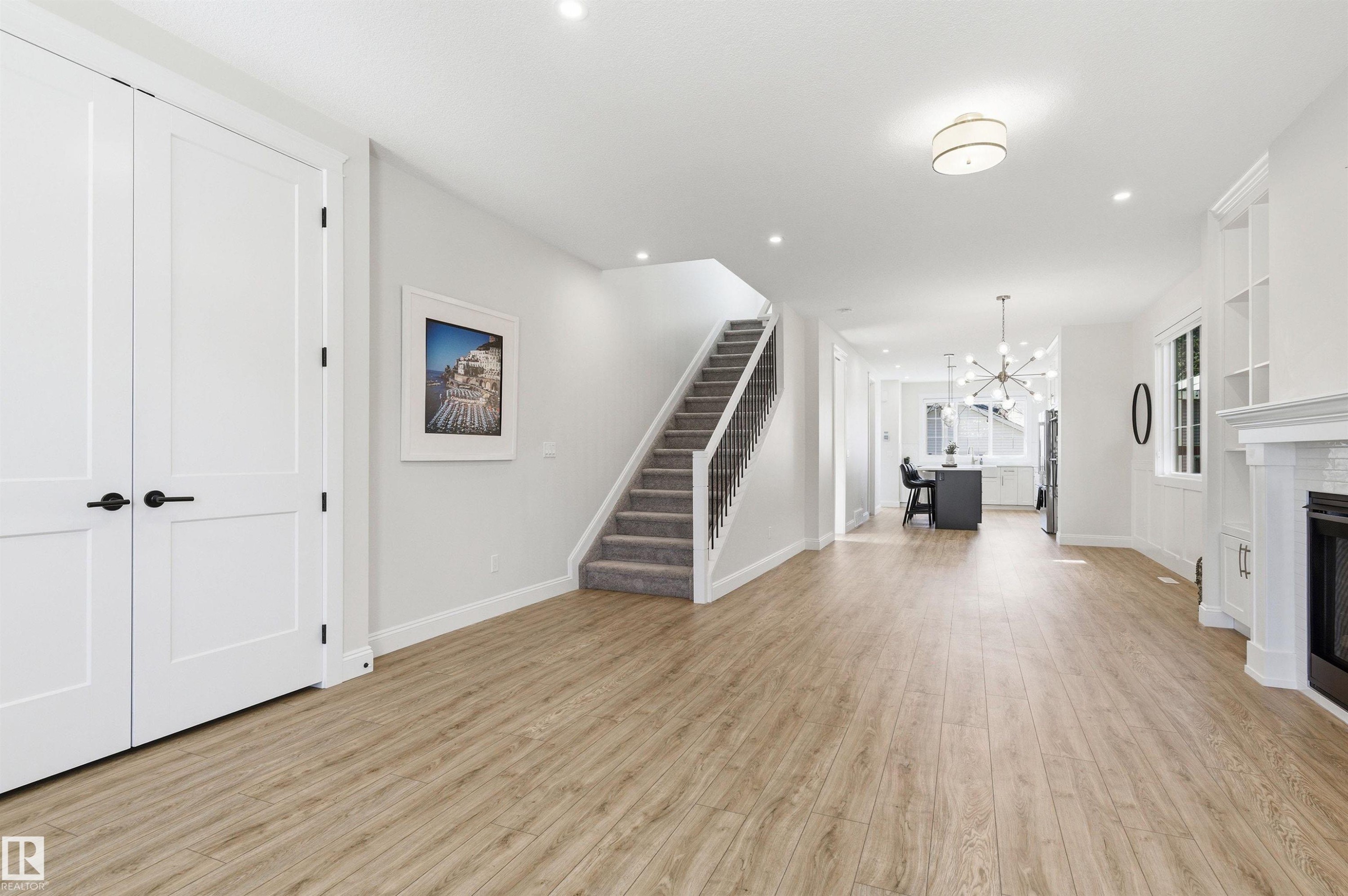 












10430 143 Street

,
Edmonton,




AB
T5N 2S4

