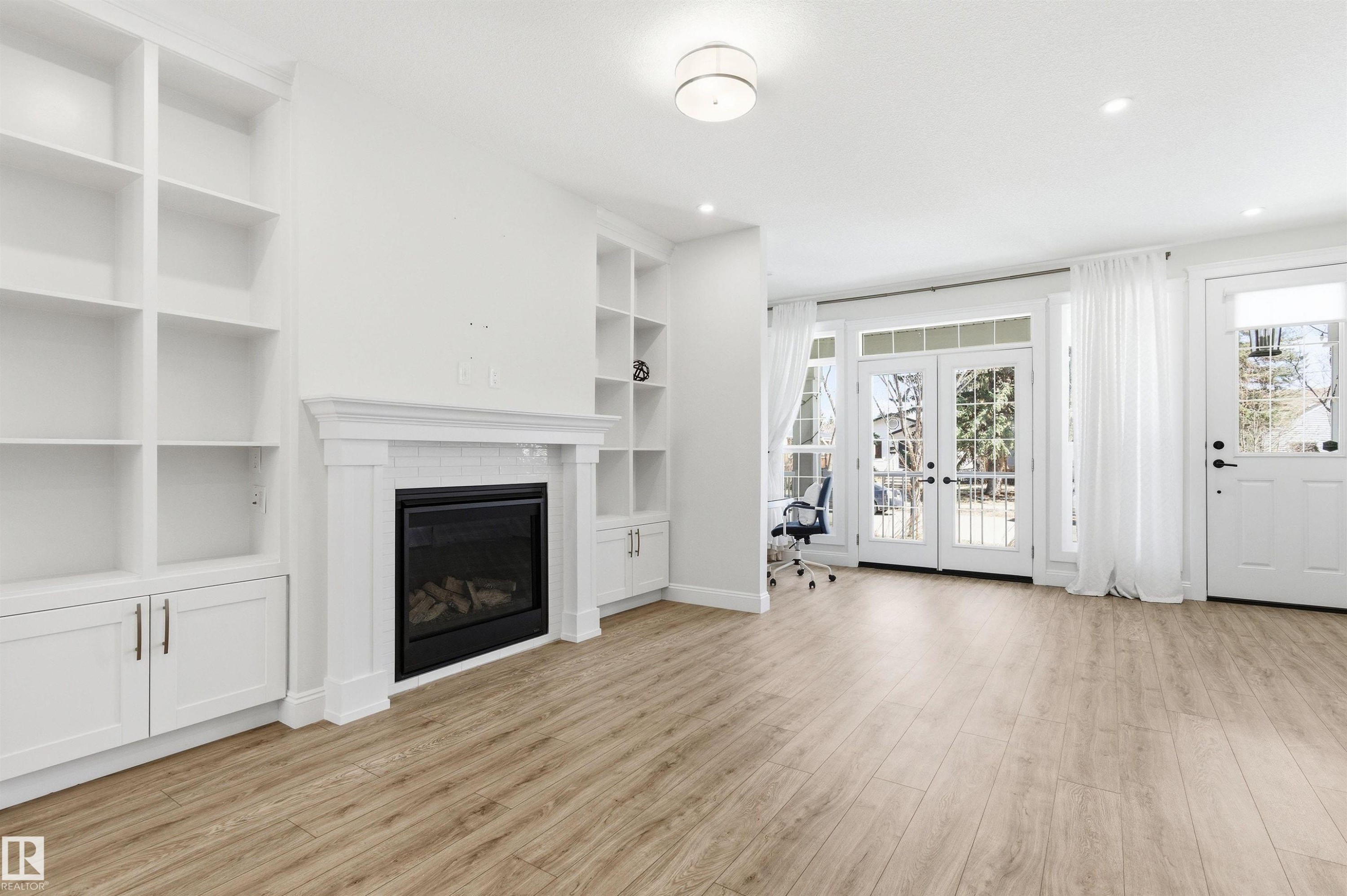 












10430 143 Street

,
Edmonton,




AB
T5N 2S4

