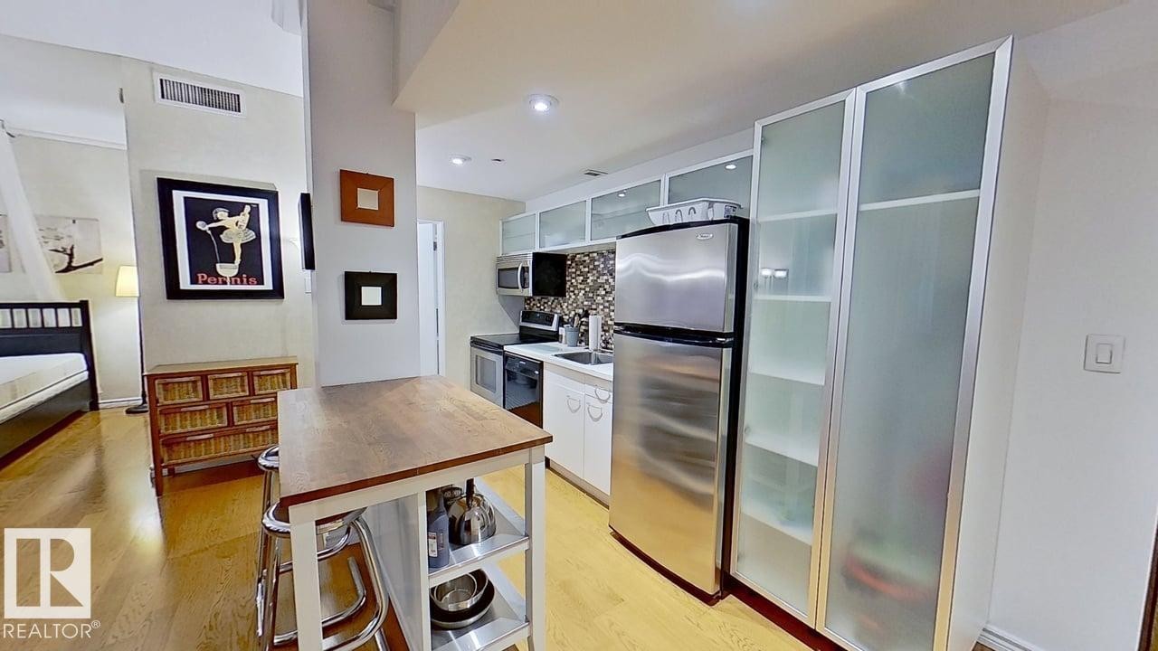 












311-10134 100 Street

,
Edmonton,




AB
T5J 0N8

