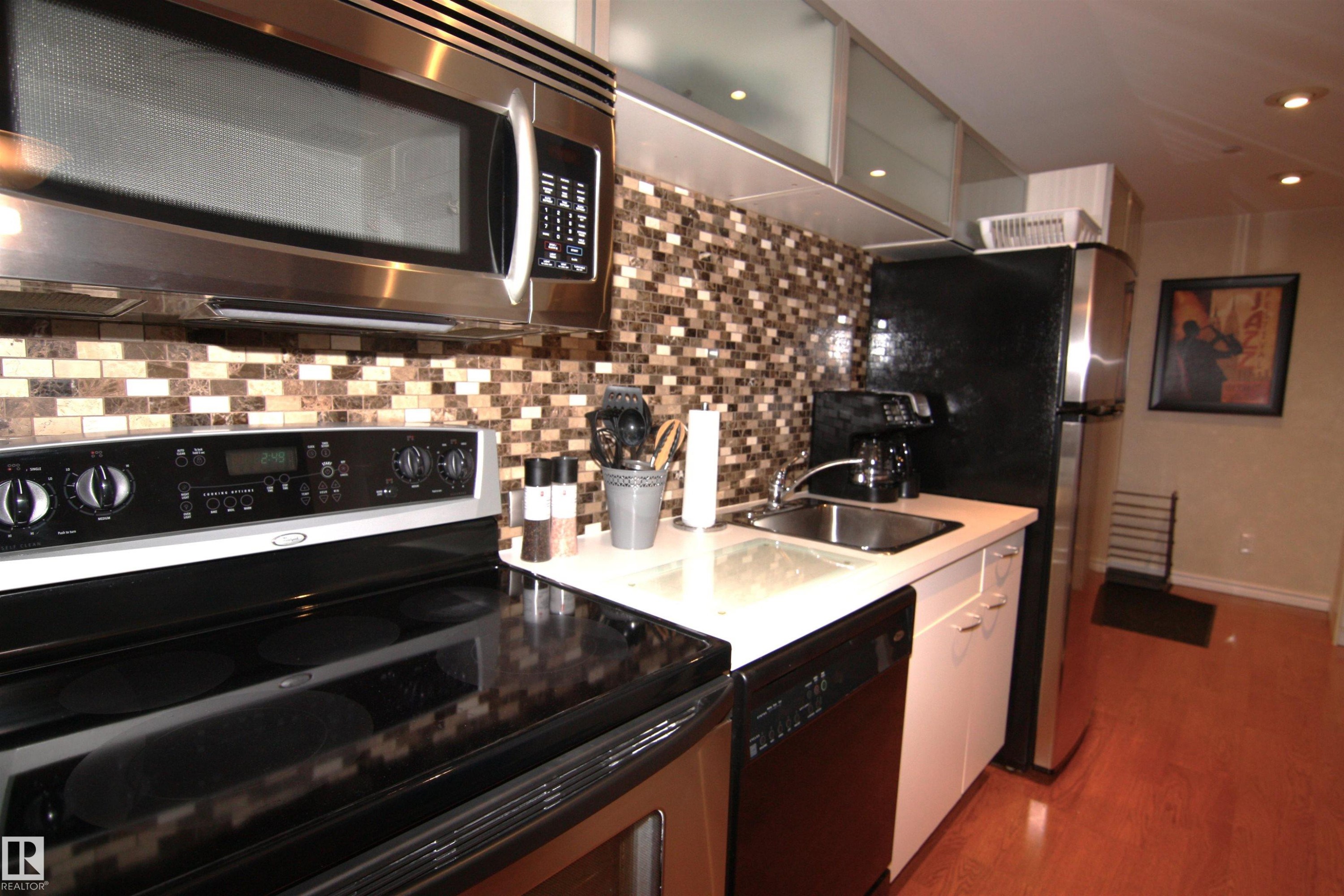 












311-10134 100 Street

,
Edmonton,




AB
T5J 0N8

