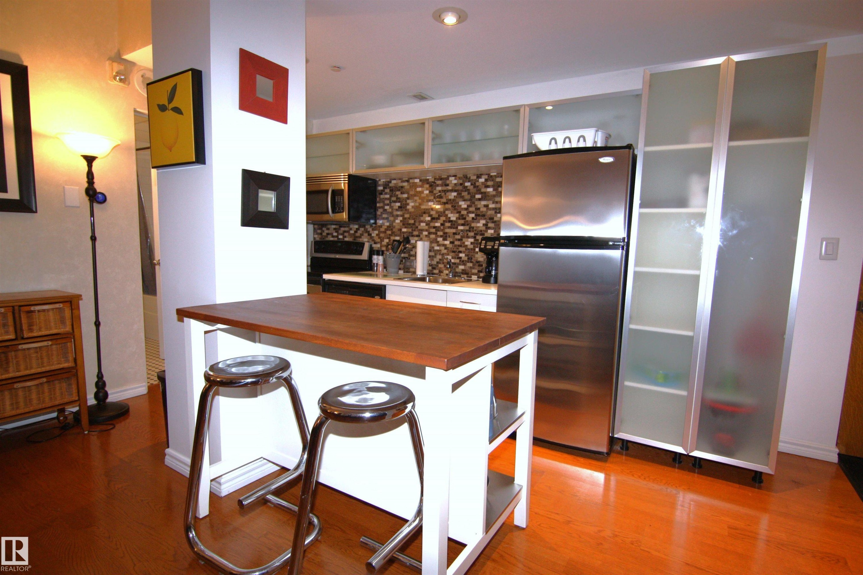 












311-10134 100 Street

,
Edmonton,




AB
T5J 0N8

