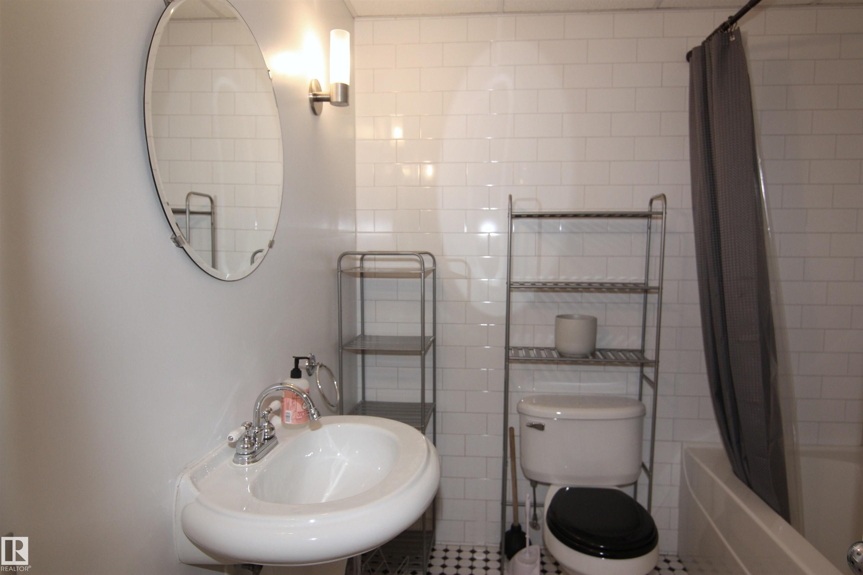 












311-10134 100 Street

,
Edmonton,




AB
T5J 0N8

