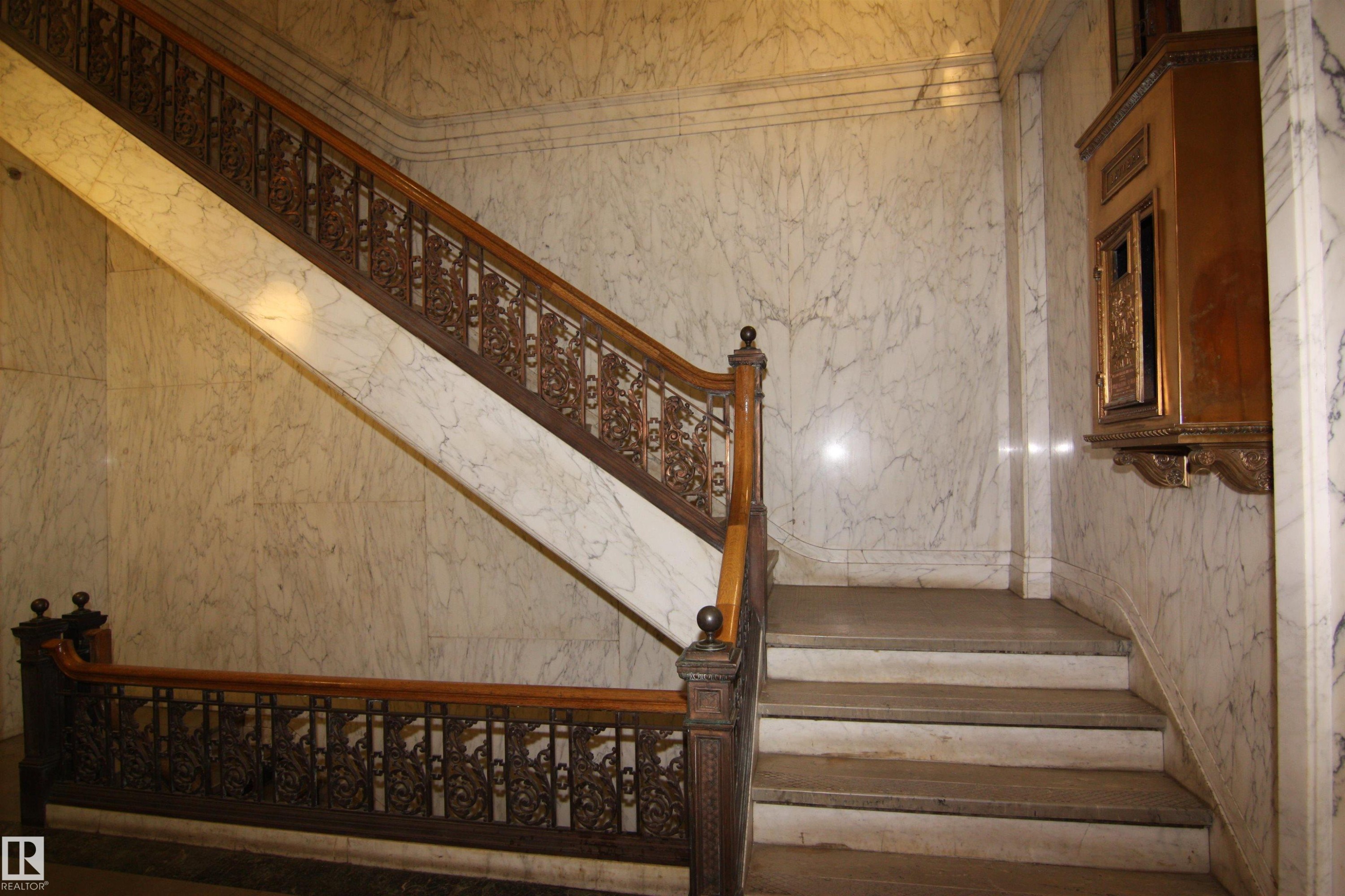 












311-10134 100 Street

,
Edmonton,




AB
T5J 0N8

