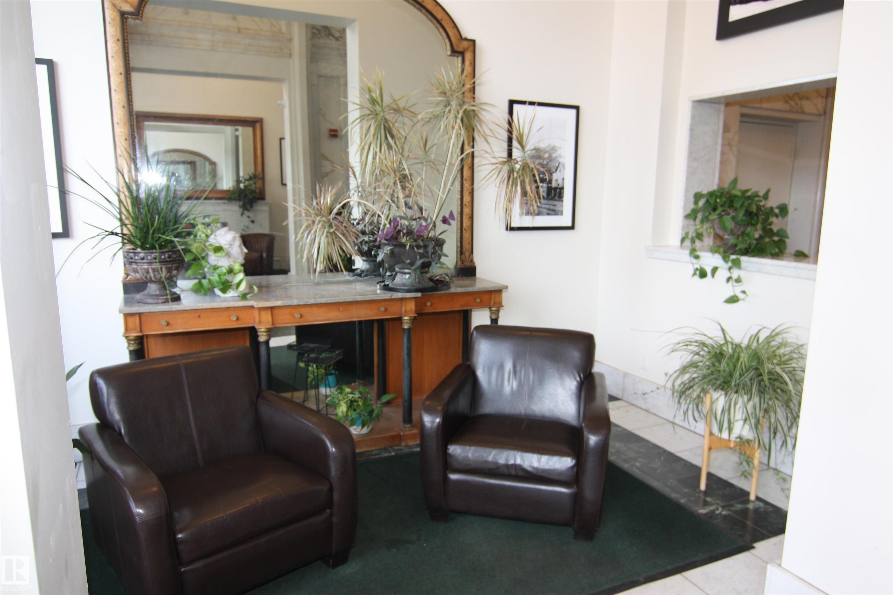 












311-10134 100 Street

,
Edmonton,




AB
T5J 0N8

