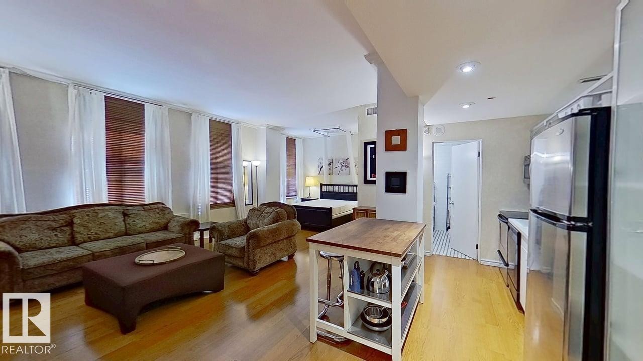 












311-10134 100 Street

,
Edmonton,




AB
T5J 0N8

