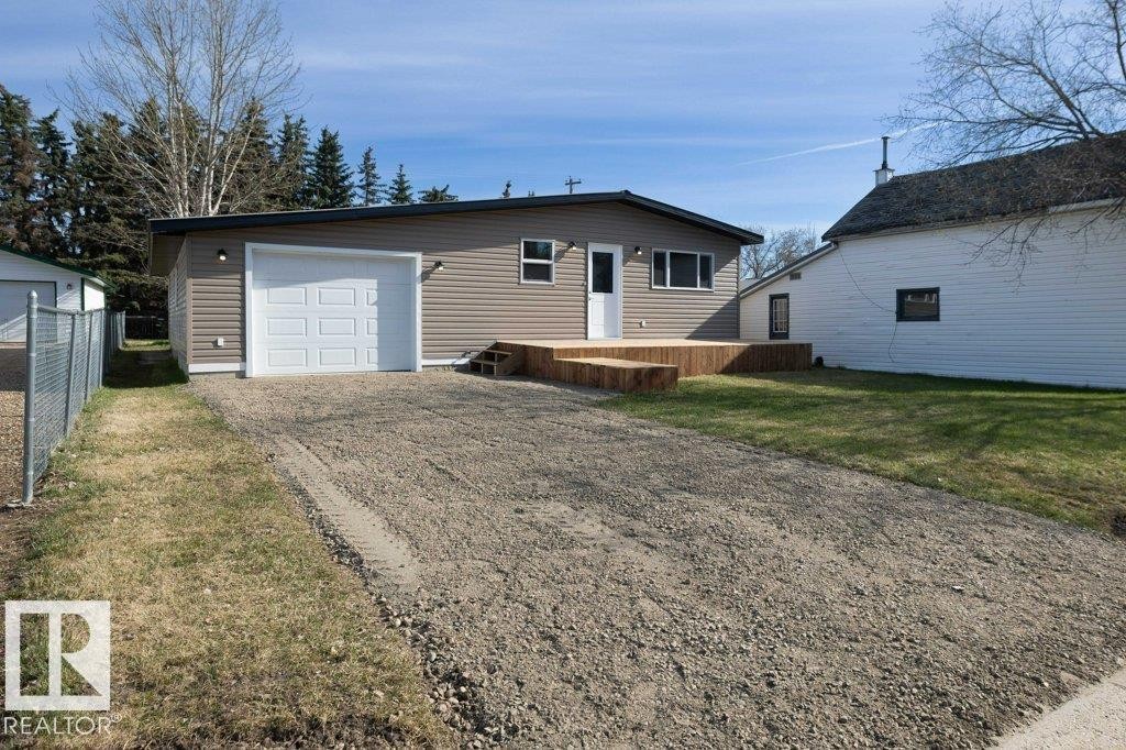 












5006 50 Avenue

,
Pickardville,




AB
T0G 1W0

