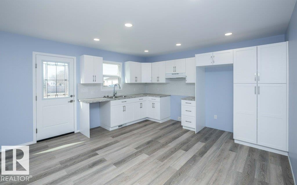 












5006 50 Avenue

,
Pickardville,




AB
T0G 1W0


