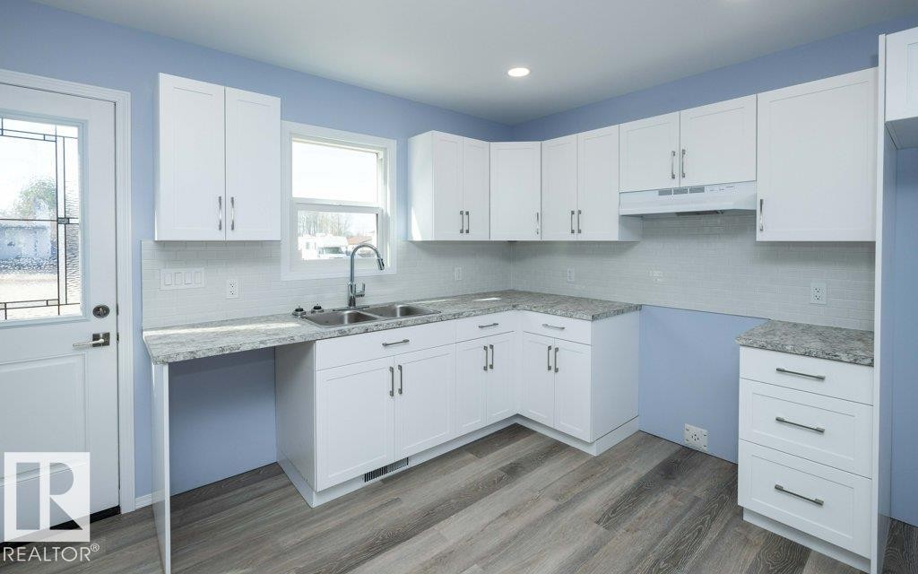 












5006 50 Avenue

,
Pickardville,




AB
T0G 1W0

