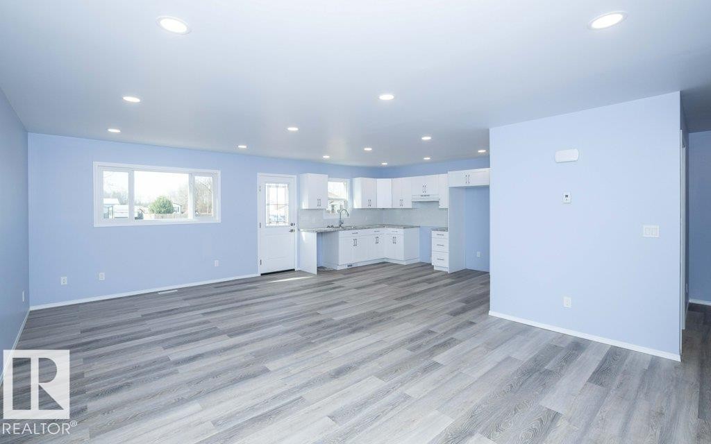 












5006 50 Avenue

,
Pickardville,




AB
T0G 1W0

