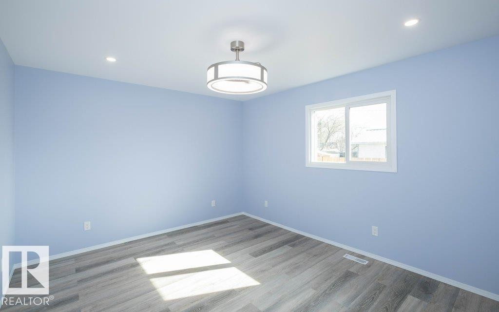 












5006 50 Avenue

,
Pickardville,




AB
T0G 1W0

