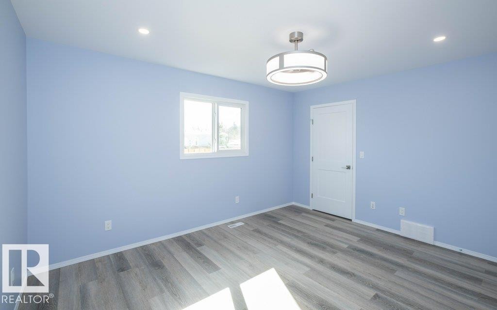 












5006 50 Avenue

,
Pickardville,




AB
T0G 1W0


