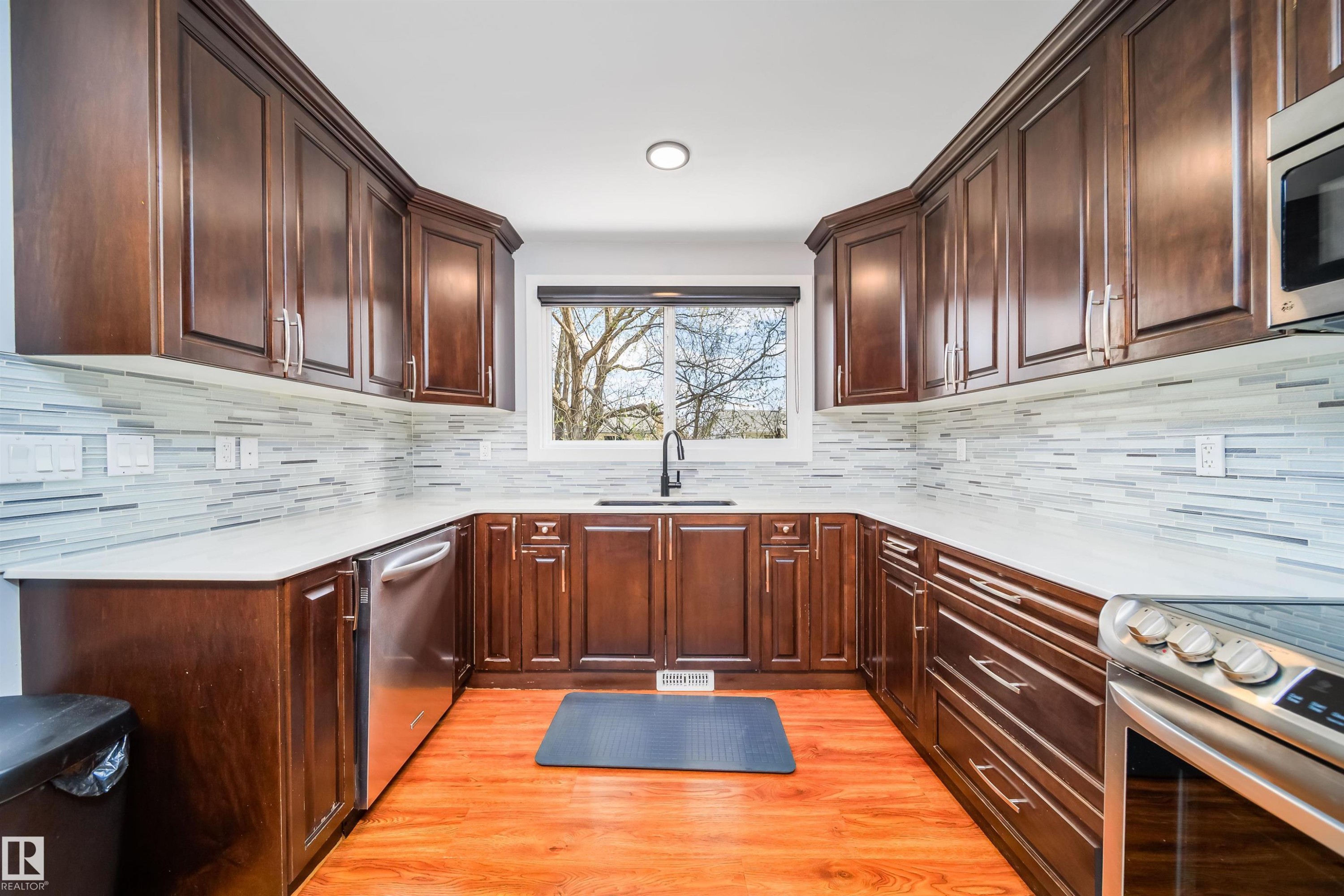 












126 HARRISON Drive

,
Edmonton,




AB
T5A 2R4

