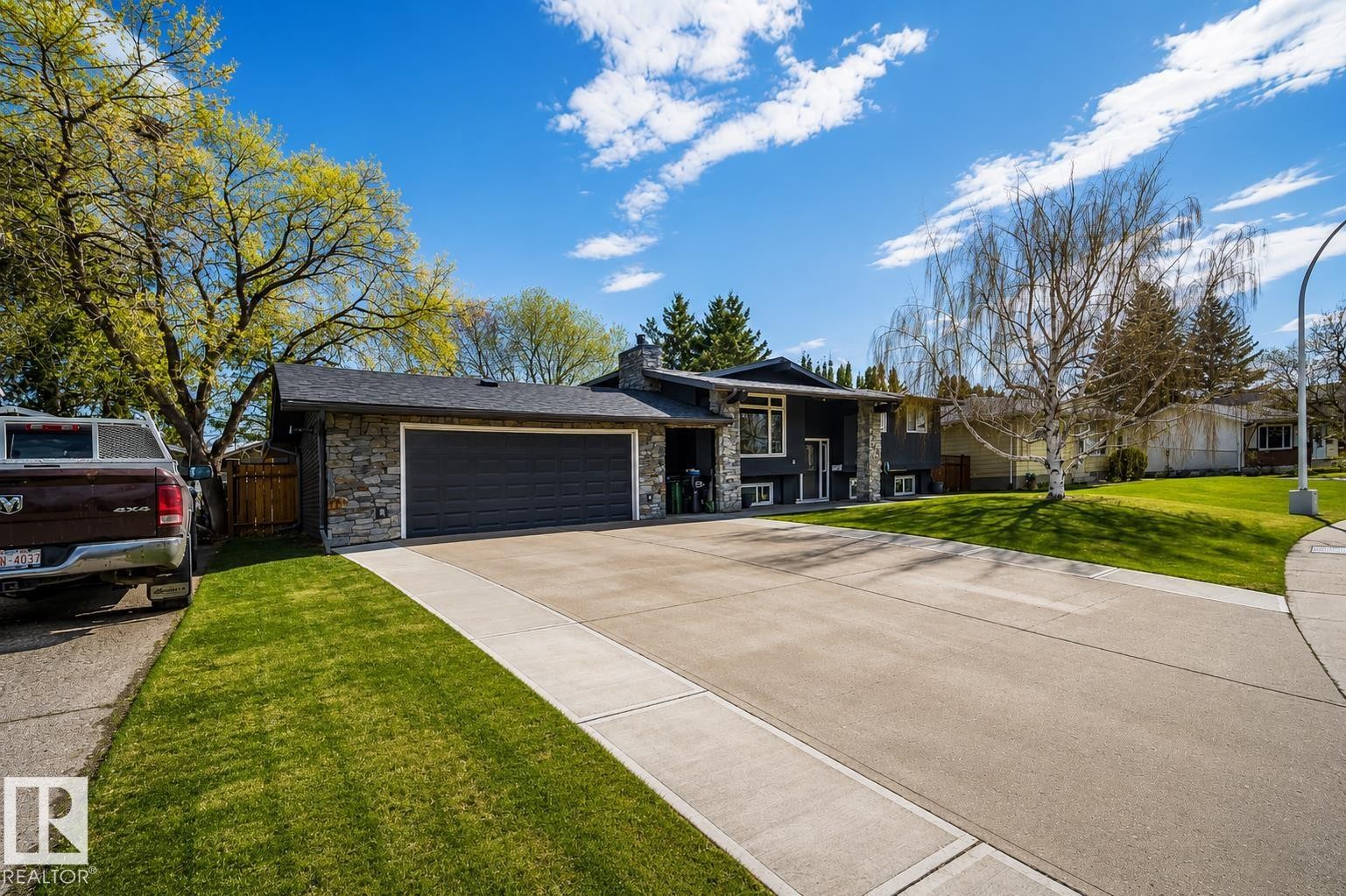 












126 HARRISON Drive

,
Edmonton,




AB
T5A 2R4

