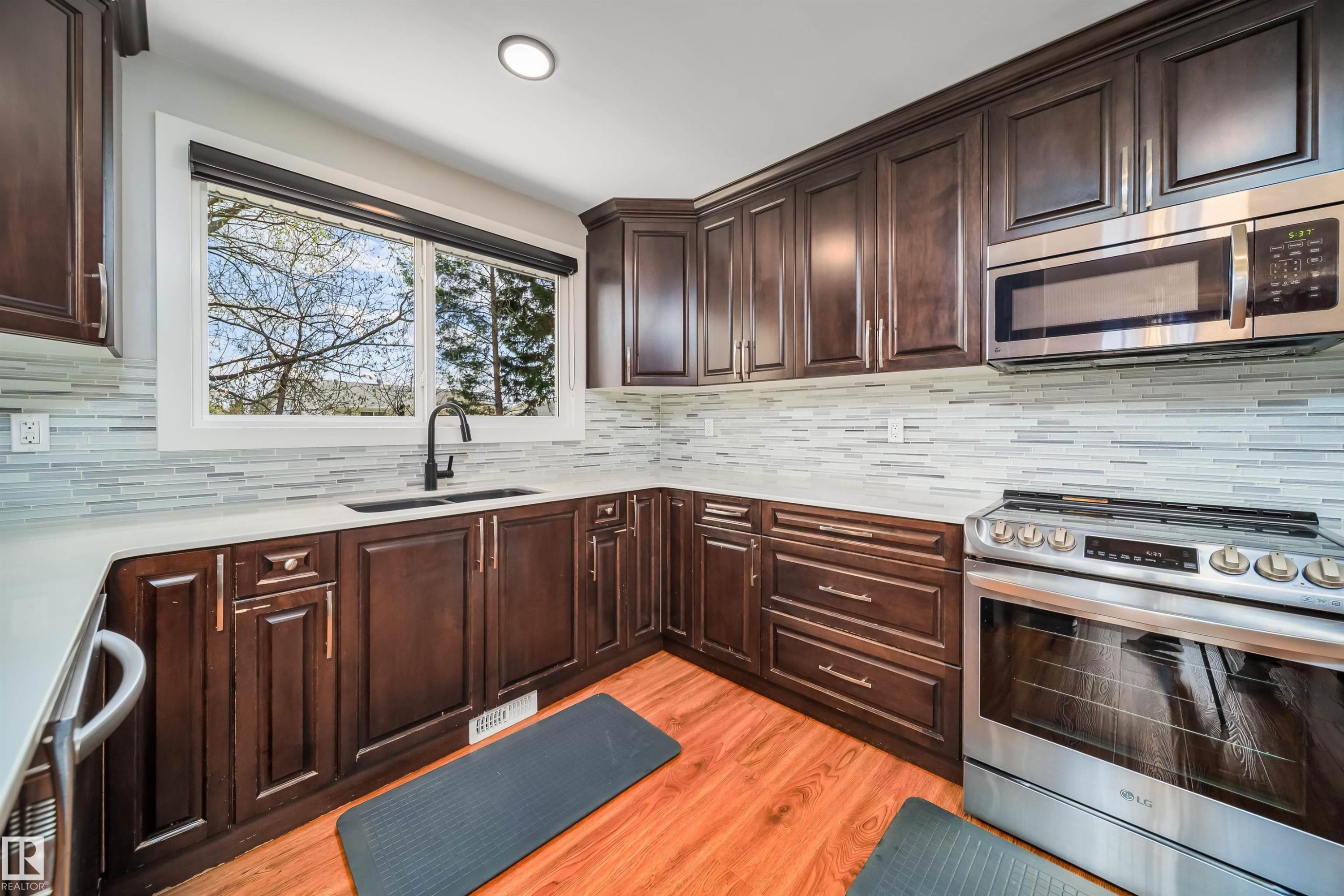 












126 HARRISON Drive

,
Edmonton,




AB
T5A 2R4

