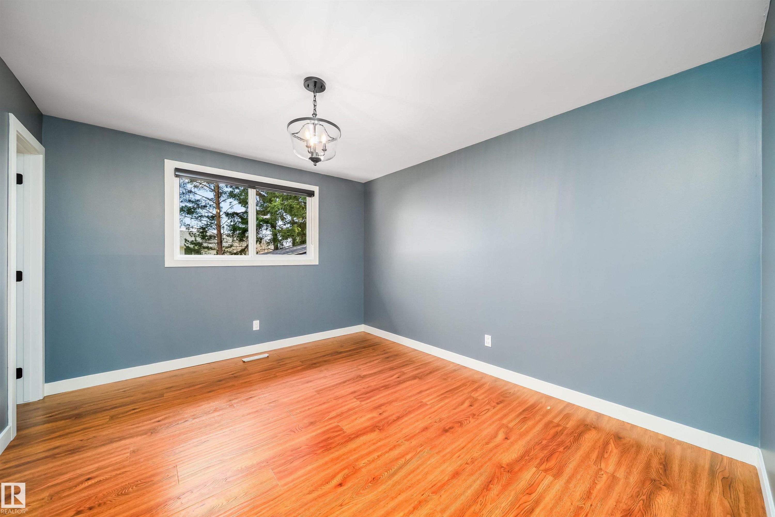 












126 HARRISON Drive

,
Edmonton,




AB
T5A 2R4

