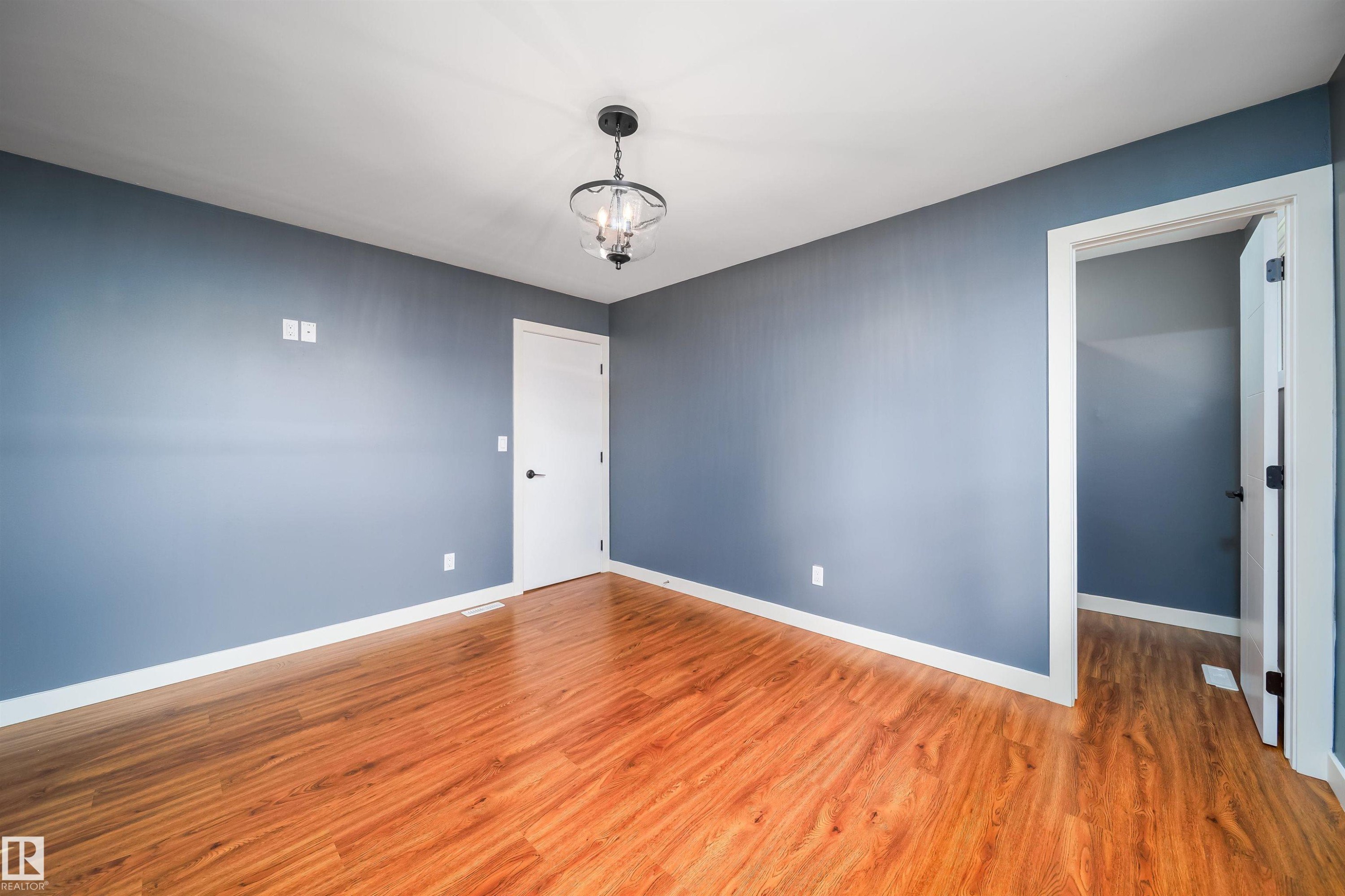 












126 HARRISON Drive

,
Edmonton,




AB
T5A 2R4

