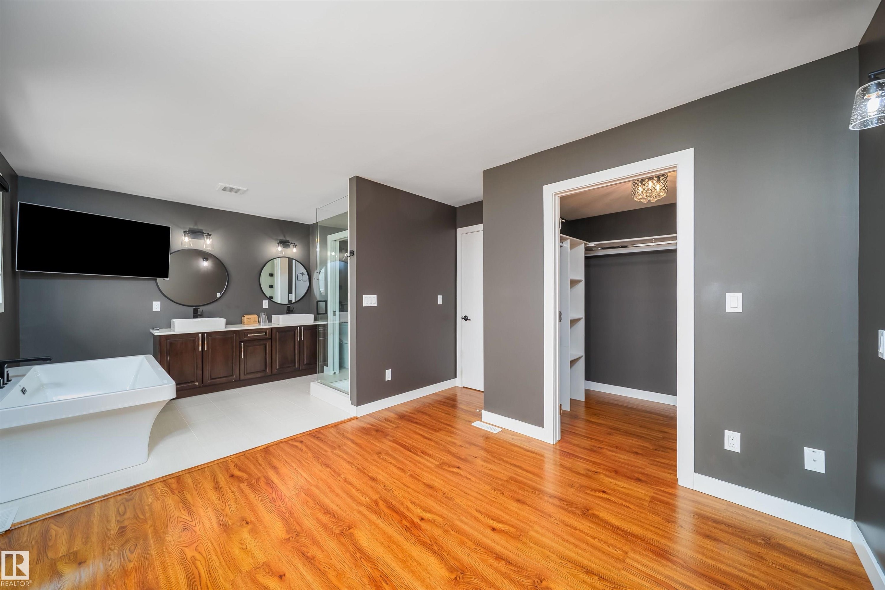 












126 HARRISON Drive

,
Edmonton,




AB
T5A 2R4

