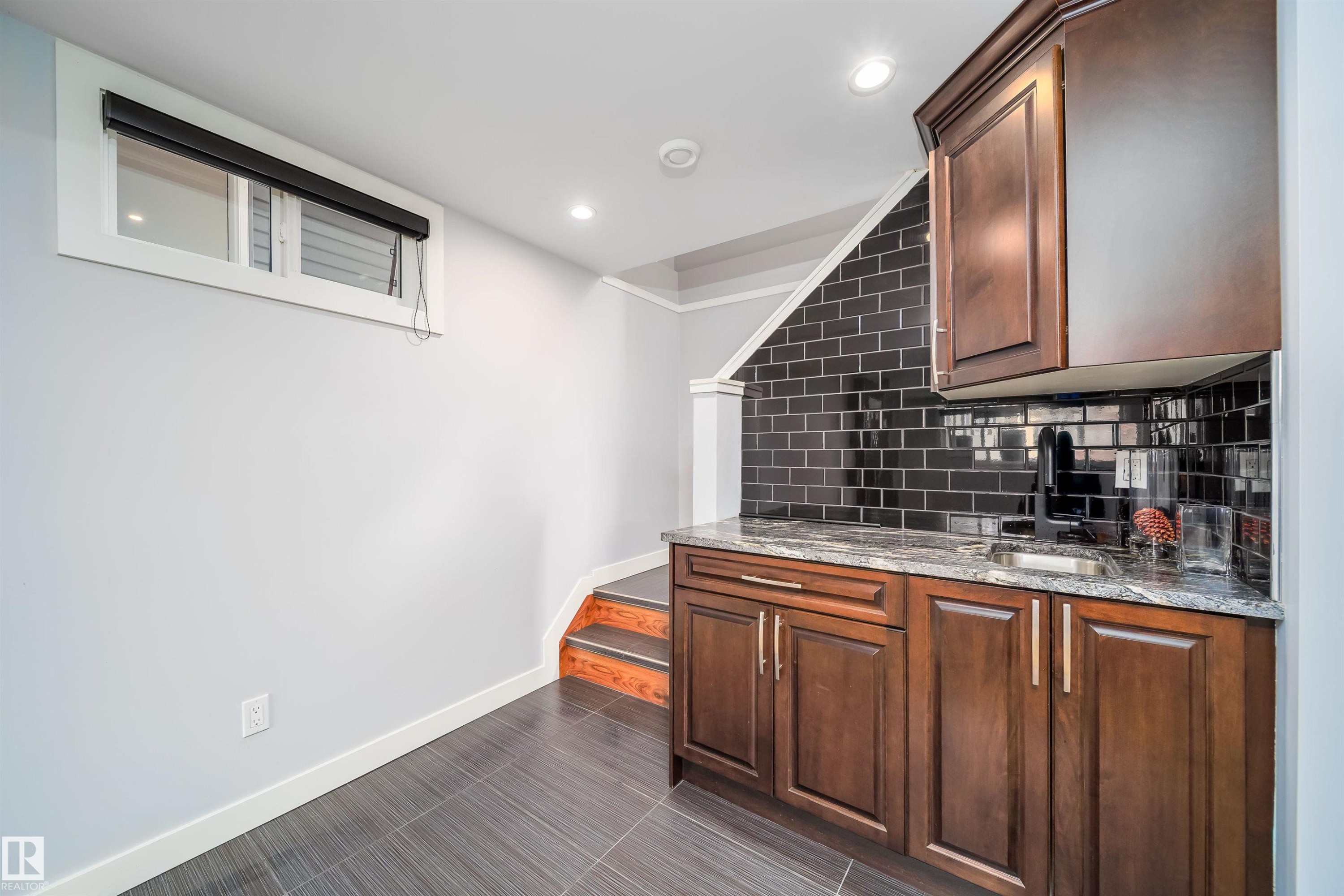 












126 HARRISON Drive

,
Edmonton,




AB
T5A 2R4


