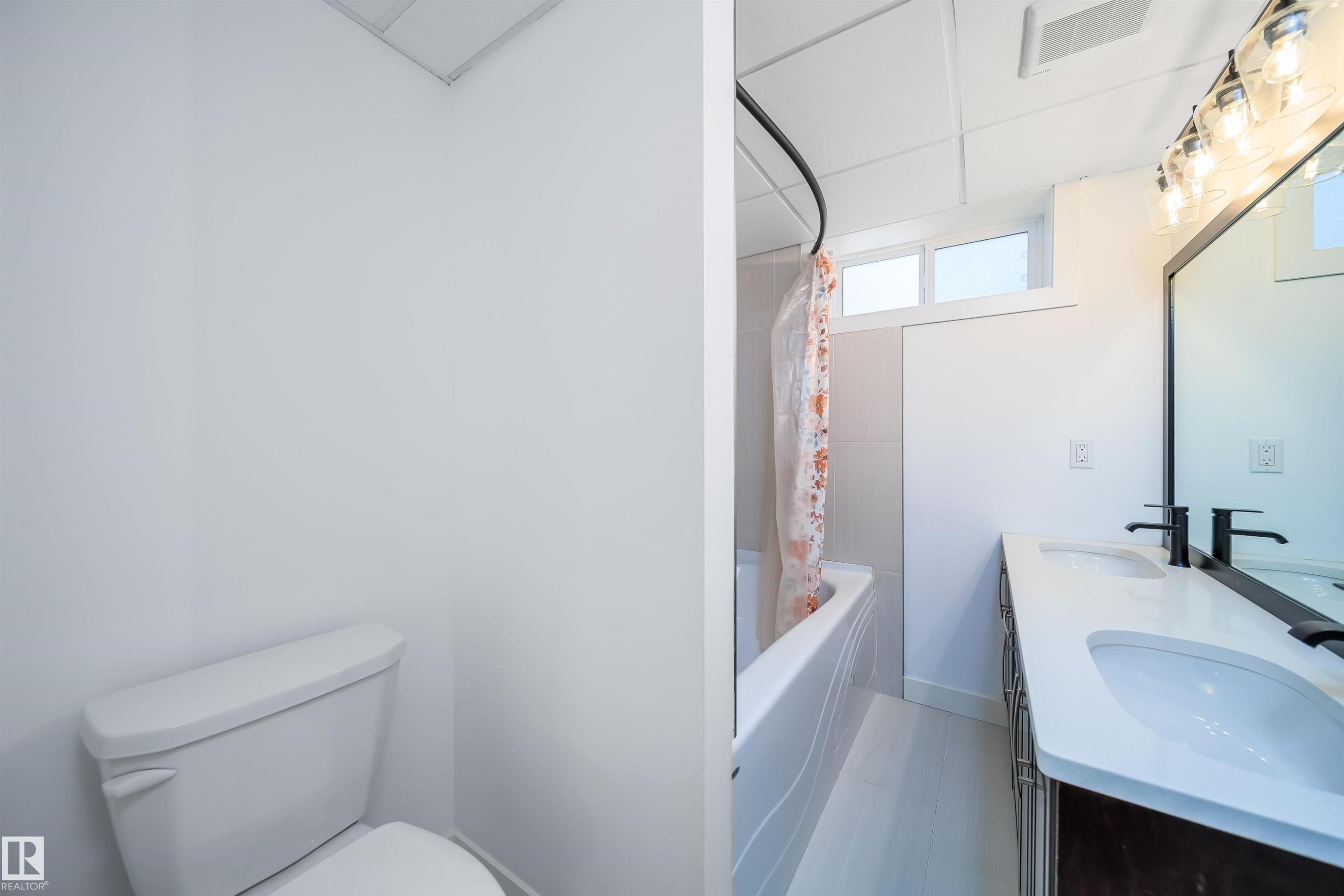 












126 HARRISON Drive

,
Edmonton,




AB
T5A 2R4


