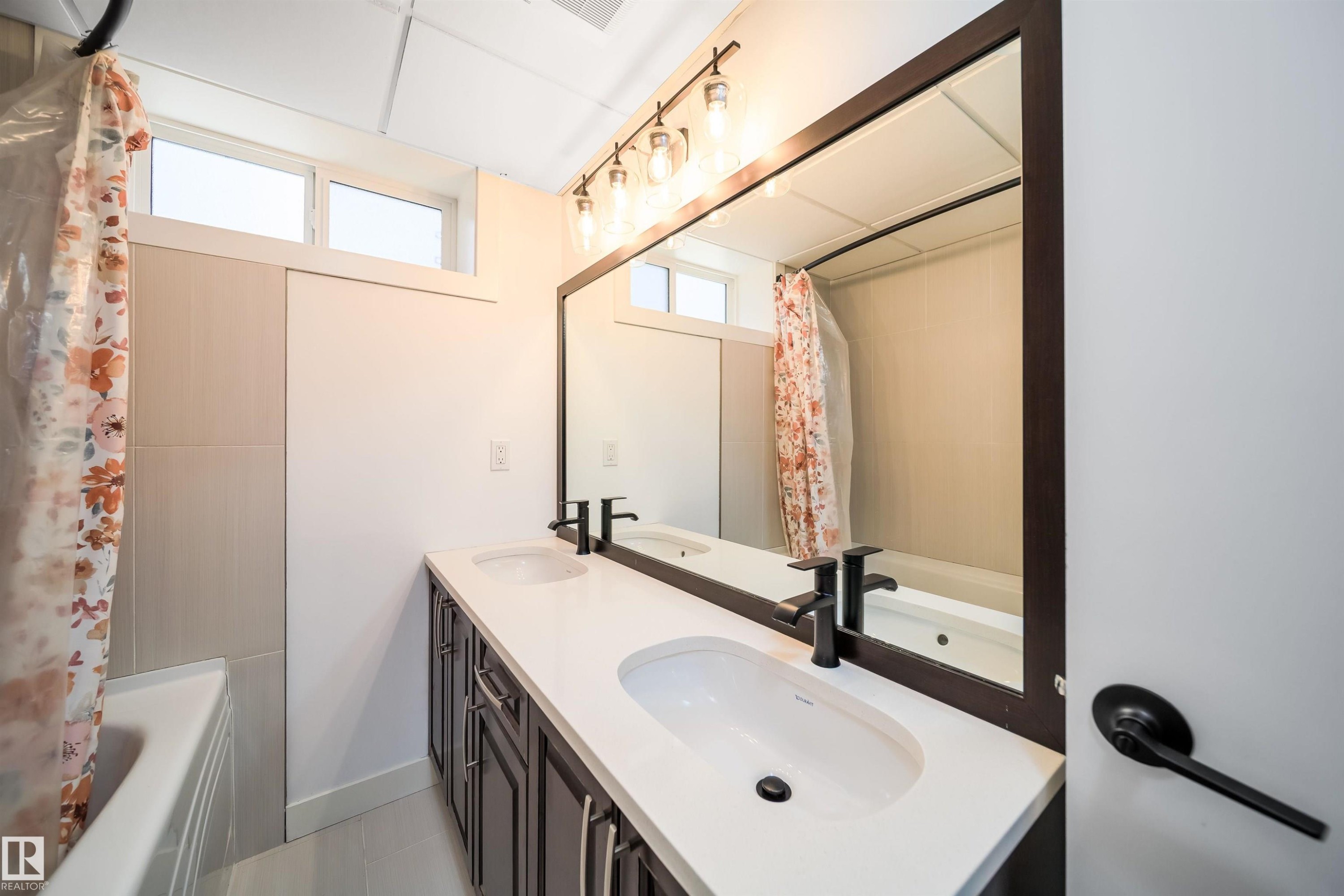 












126 HARRISON Drive

,
Edmonton,




AB
T5A 2R4

