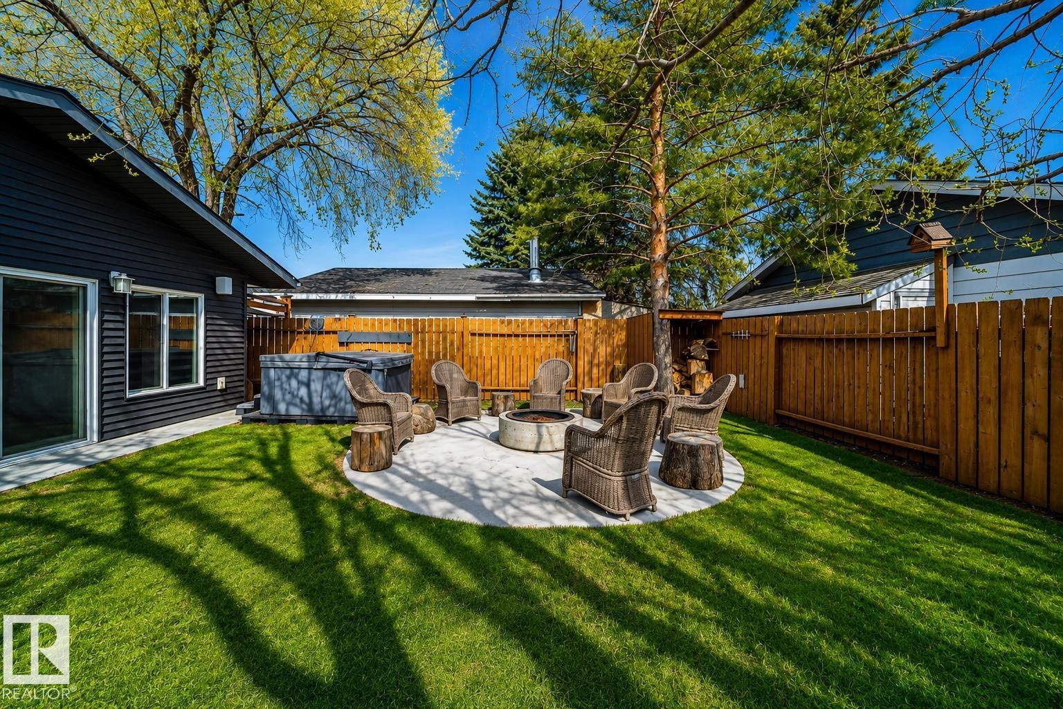 












126 HARRISON Drive

,
Edmonton,




AB
T5A 2R4

