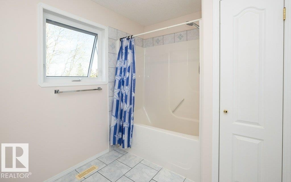 












25525 HWY 661

,
Rural Westlock County,




AB
T0G 0S0

