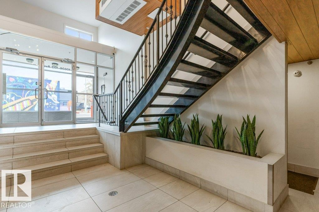 












405 10606 102 Avenue

,
Edmonton,




AB
T5J 5E9

