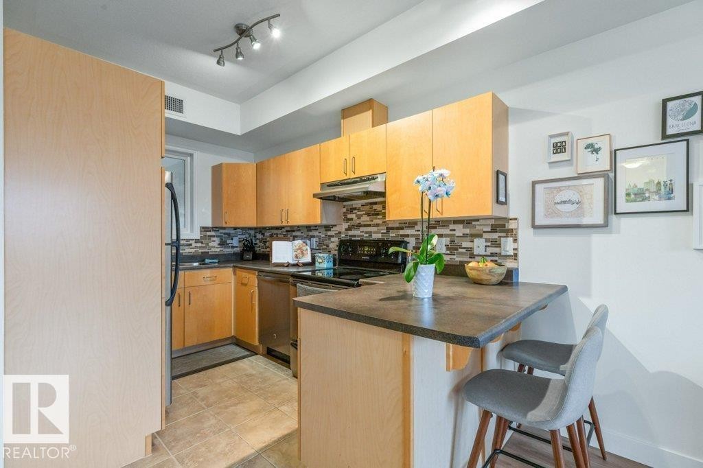 












405 10606 102 Avenue

,
Edmonton,




AB
T5J 5E9

