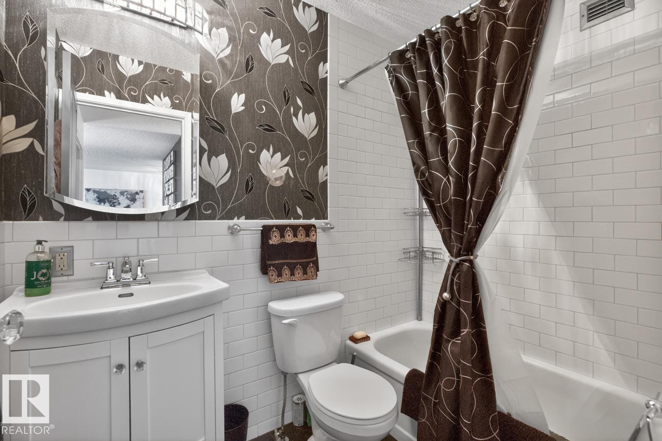 












1103 11307 99 Avenue

,
Edmonton,




AB
T5K 0H2

