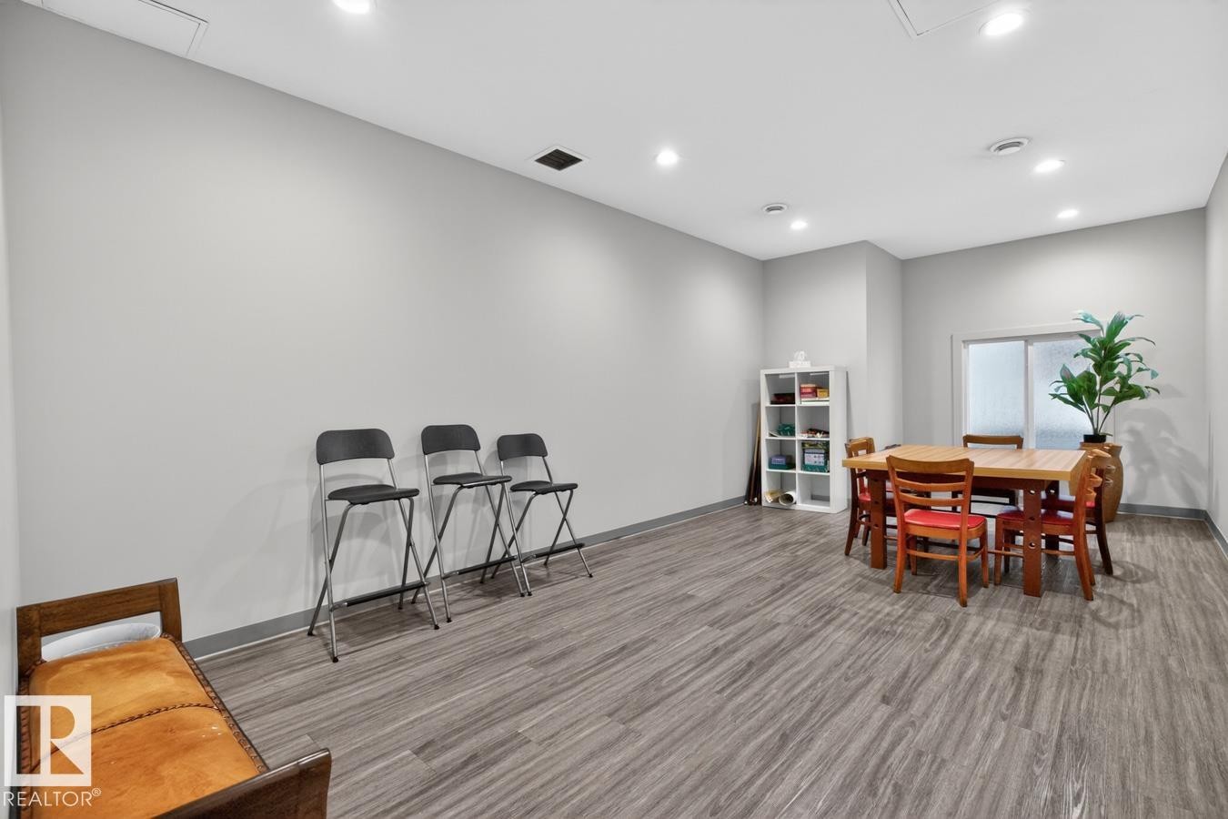 












1103 11307 99 Avenue

,
Edmonton,




AB
T5K 0H2

