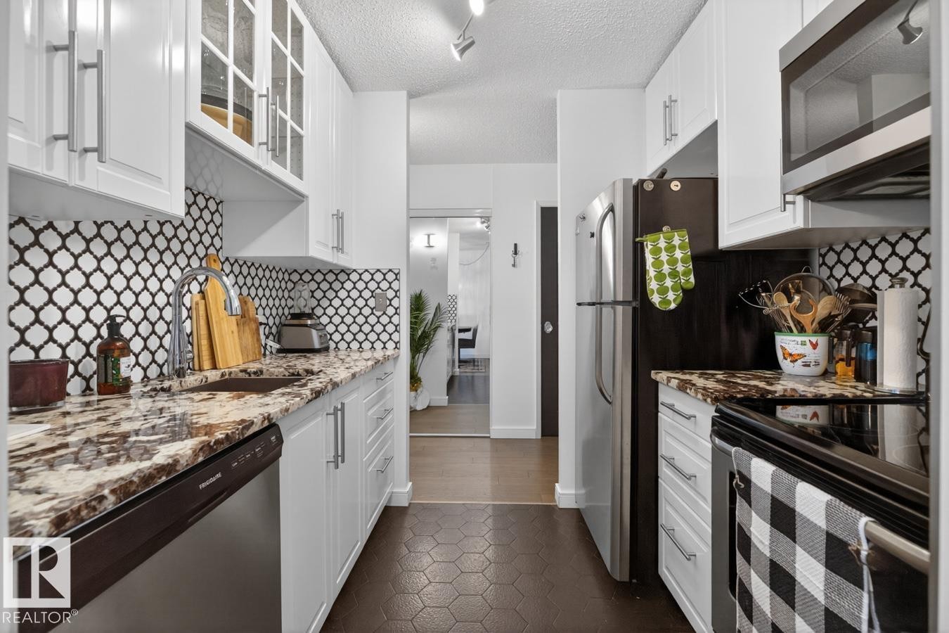 












1103 11307 99 Avenue

,
Edmonton,




AB
T5K 0H2

