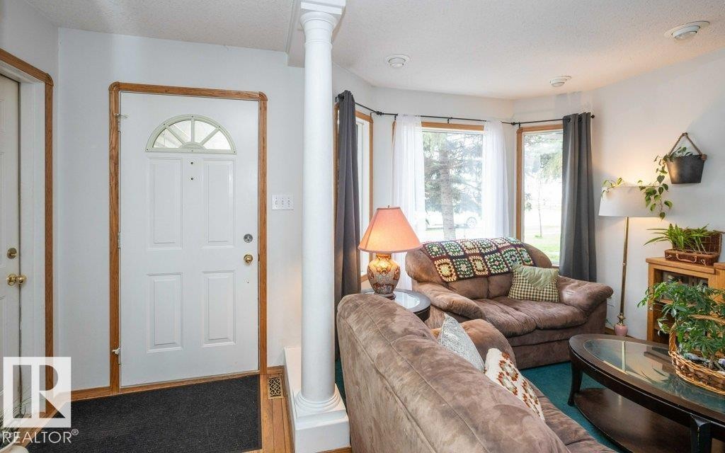 












5116 51 Avenue

,
Pickardville,




AB
T0G 1W0

