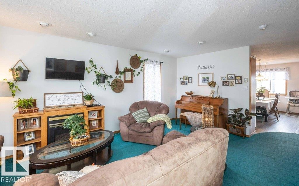 












5116 51 Avenue

,
Pickardville,




AB
T0G 1W0

