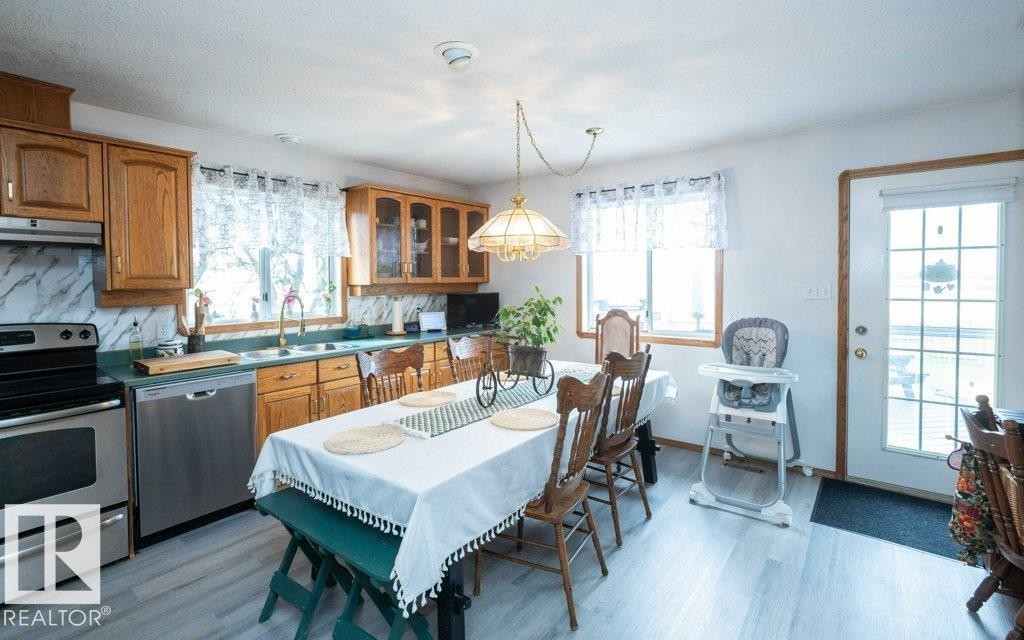 












5116 51 Avenue

,
Pickardville,




AB
T0G 1W0

