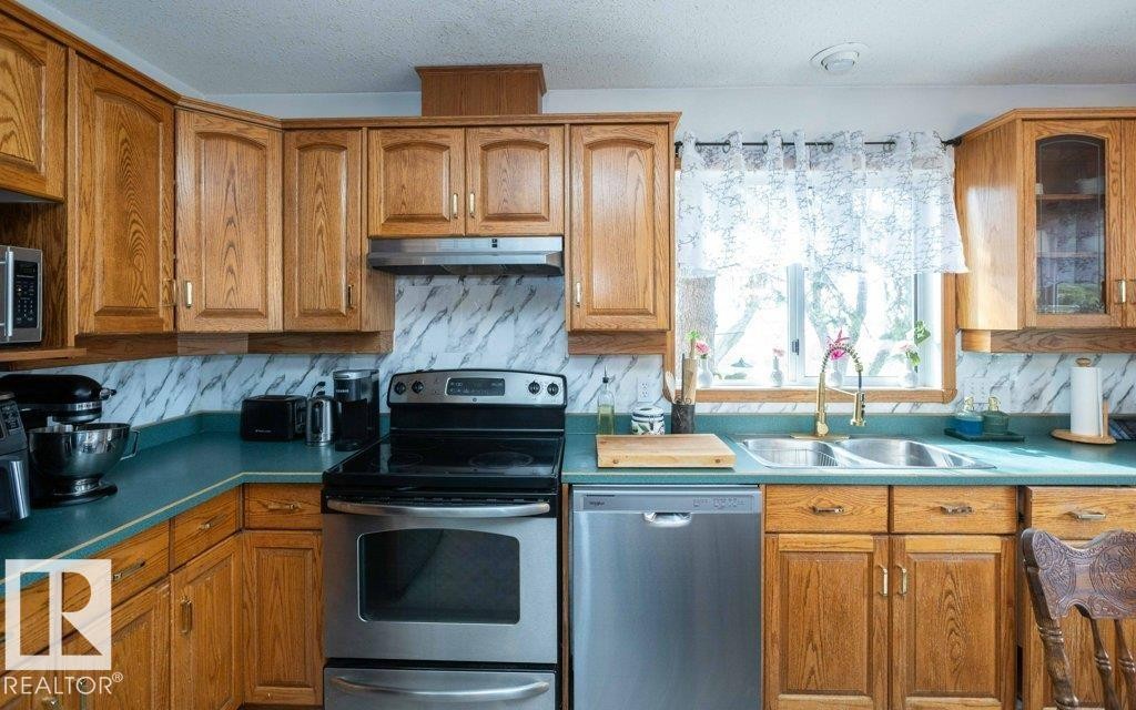 












5116 51 Avenue

,
Pickardville,




AB
T0G 1W0

