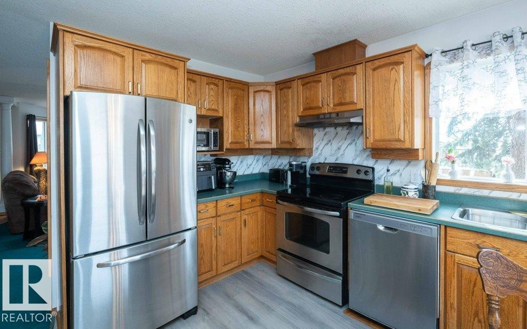 












5116 51 Avenue

,
Pickardville,




AB
T0G 1W0

