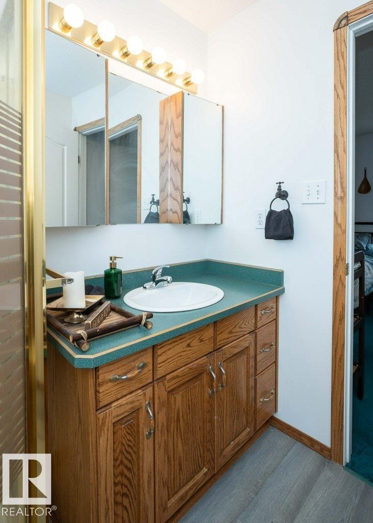 












5116 51 Avenue

,
Pickardville,




AB
T0G 1W0

