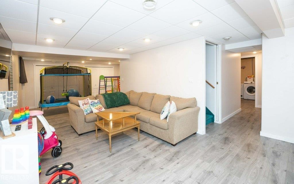 












5116 51 Avenue

,
Pickardville,




AB
T0G 1W0


