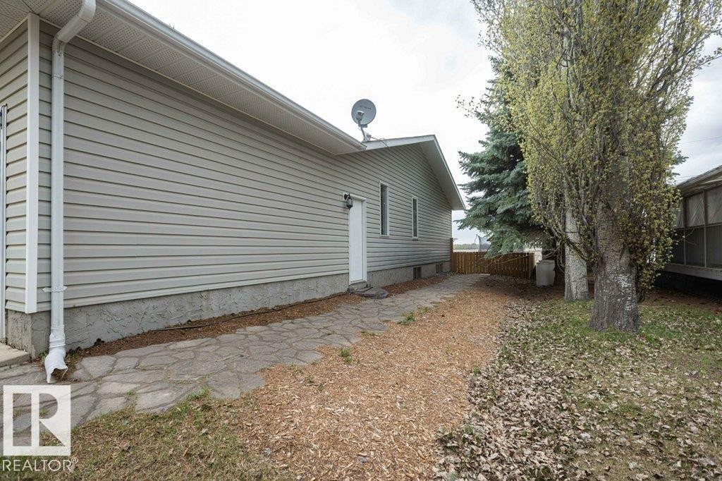 












5116 51 Avenue

,
Pickardville,




AB
T0G 1W0

