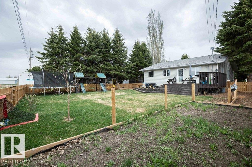 












5116 51 Avenue

,
Pickardville,




AB
T0G 1W0

