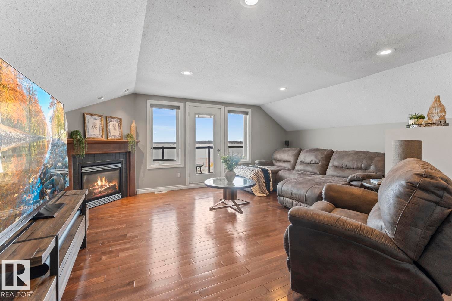 












515 Lakeshore Drive

,
Cold Lake,




AB
T9M 1A2

