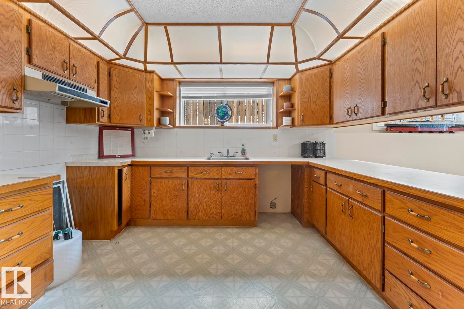 












515 Lakeshore Drive

,
Cold Lake,




AB
T9M 1A2


